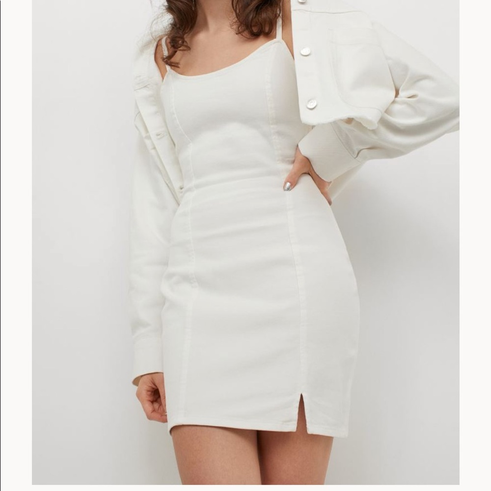 H&M FITTED DENIM DRESS